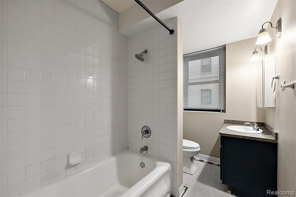 15 E Kirby Street Property Photo 42