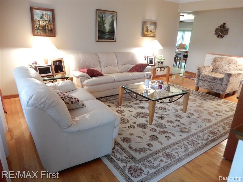 4805 Bates Drive Property Photo 6