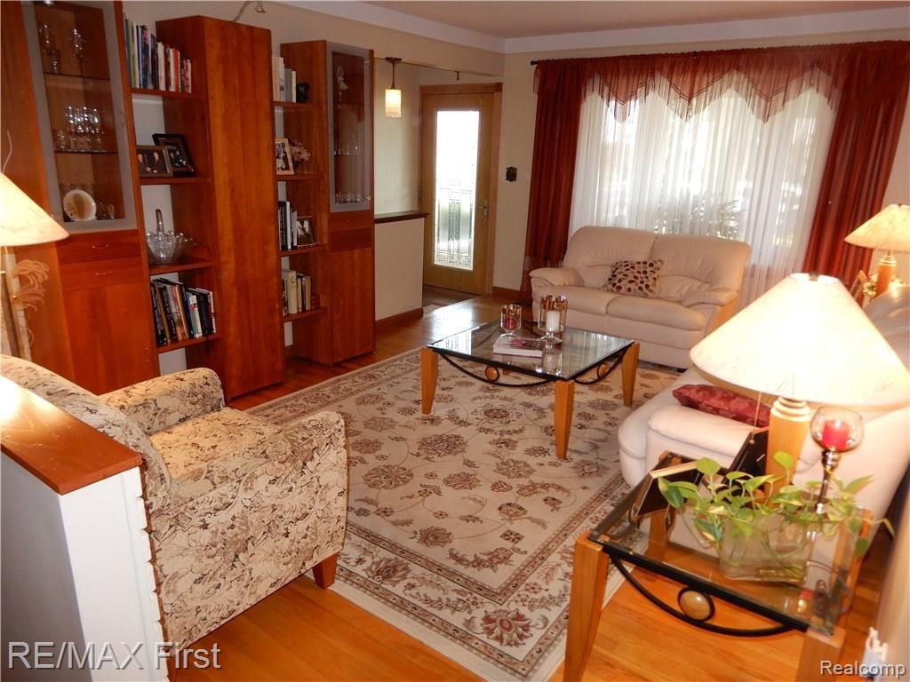 4805 Bates Drive Property Photo 7