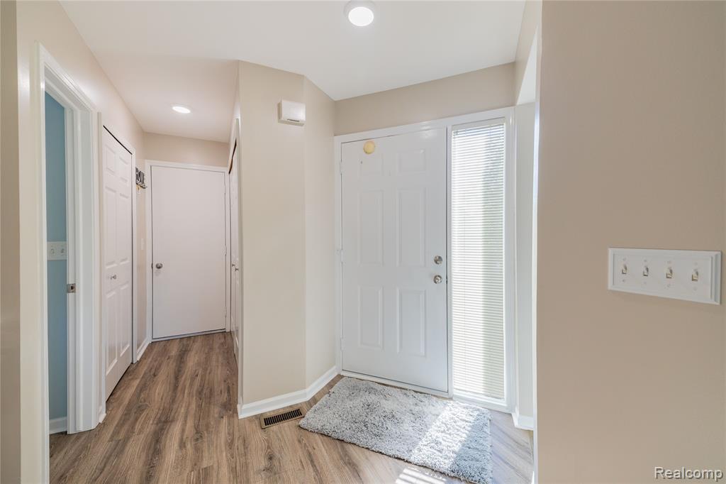 18632 Hilltop Drive Property Photo 4