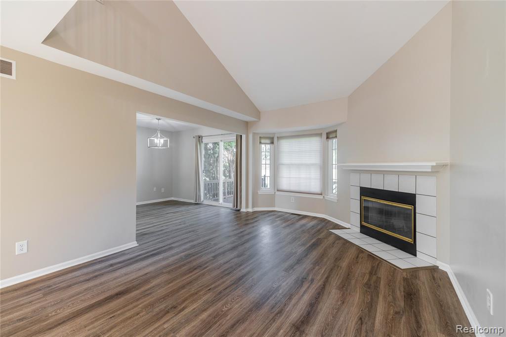 18632 Hilltop Drive Property Photo 8