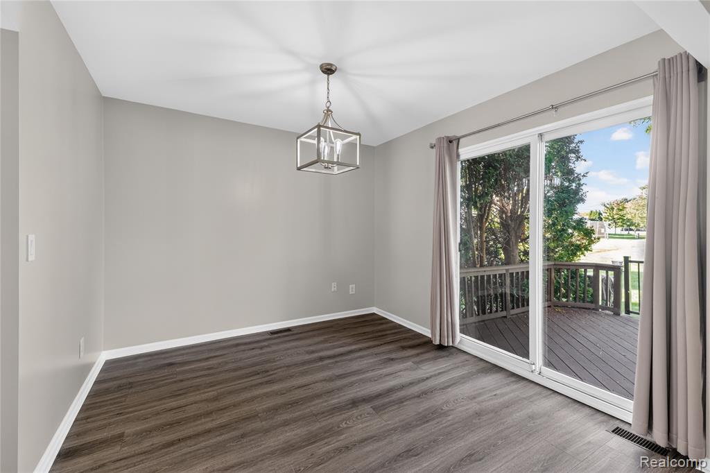 18632 Hilltop Drive Property Photo 10