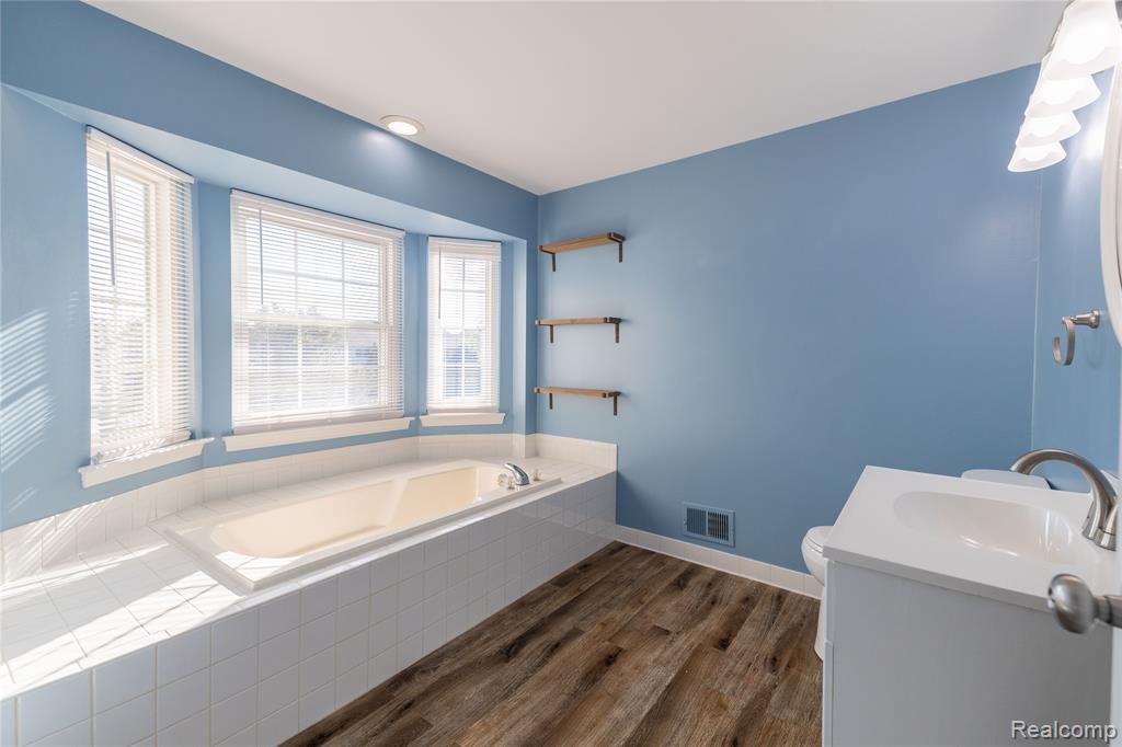18632 Hilltop Drive Property Photo 28
