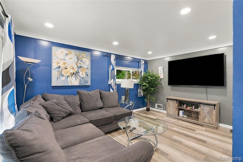 24344 Rosebud Avenue Property Photo 2