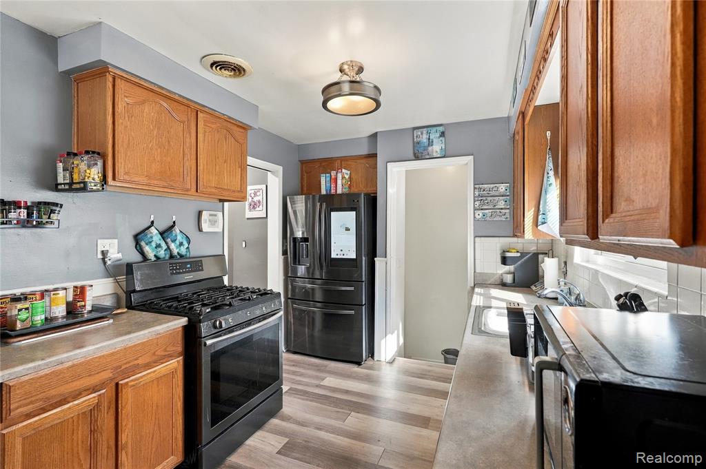 24344 Rosebud Avenue Property Photo 4