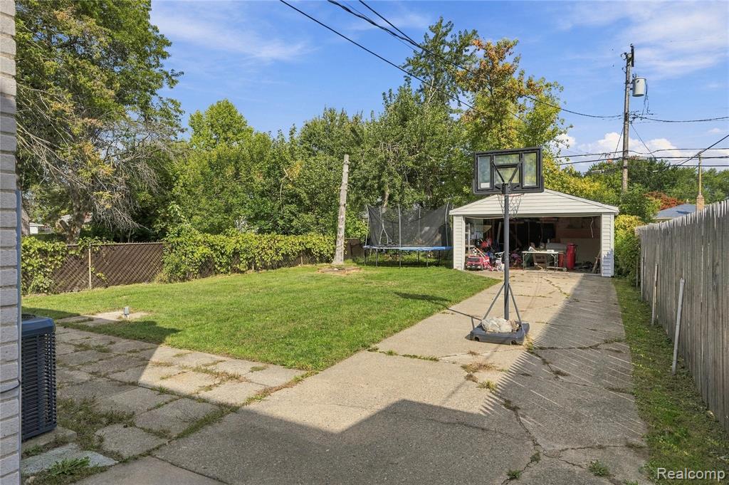 24344 Rosebud Avenue Property Photo 13