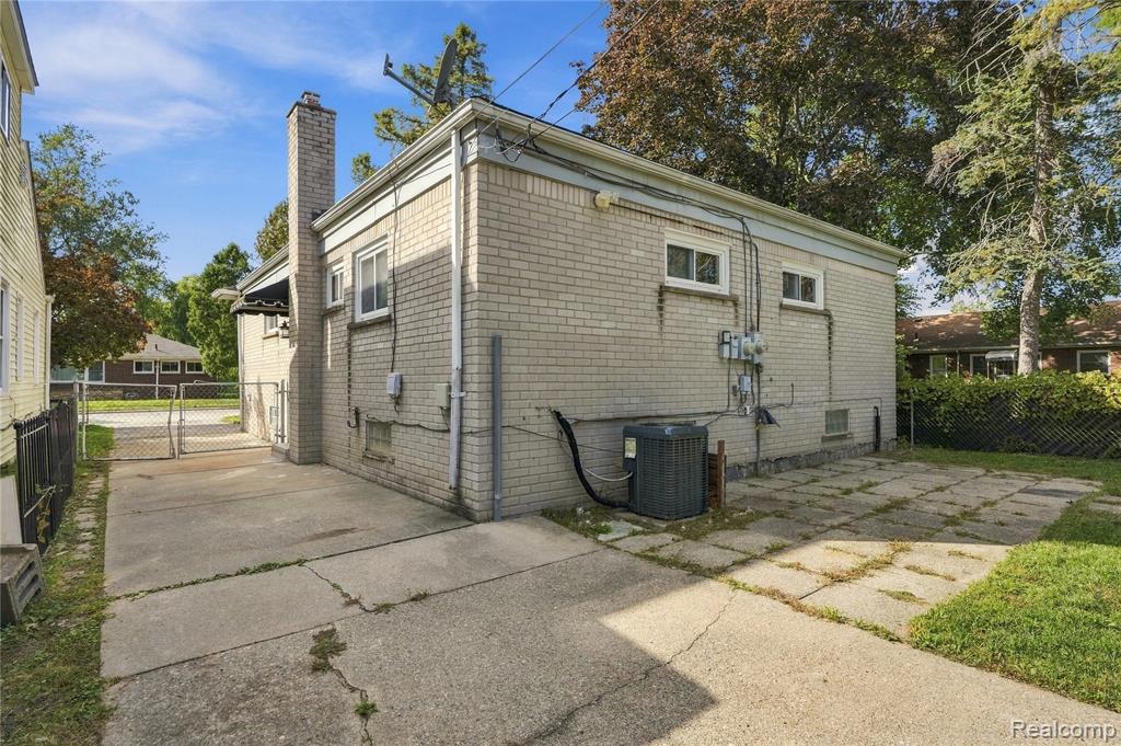 24344 Rosebud Avenue Property Photo 14