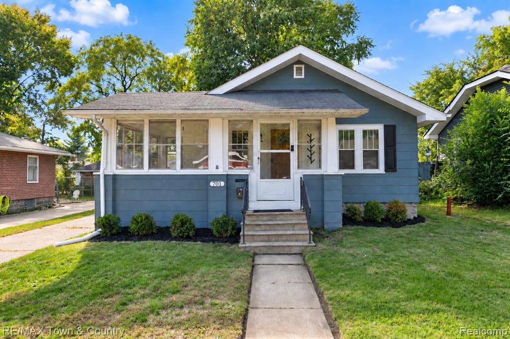 701 Saint Clair Avenue Property Photo 1