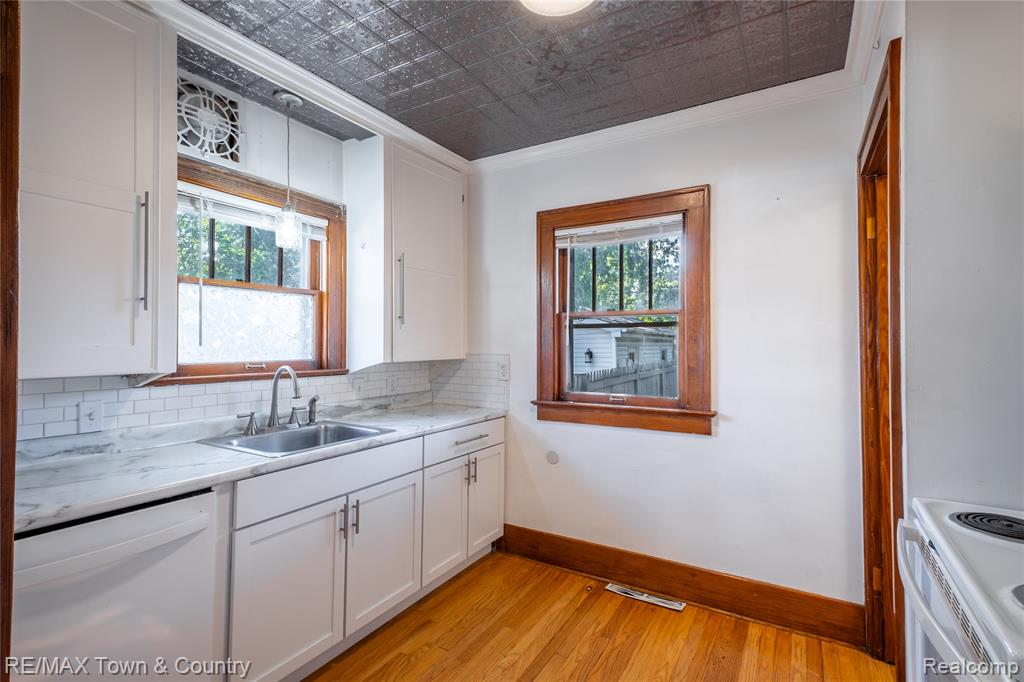 701 Saint Clair Avenue Property Photo 6