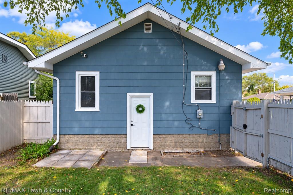 701 Saint Clair Avenue Property Photo 12