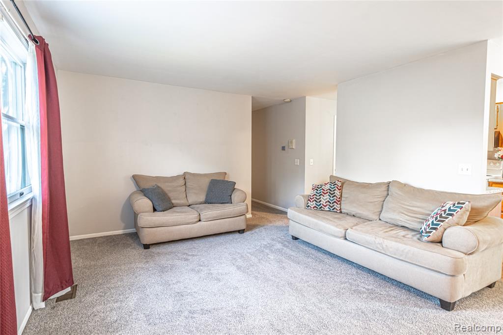 3746 Ramblewood Drive Property Photo 4