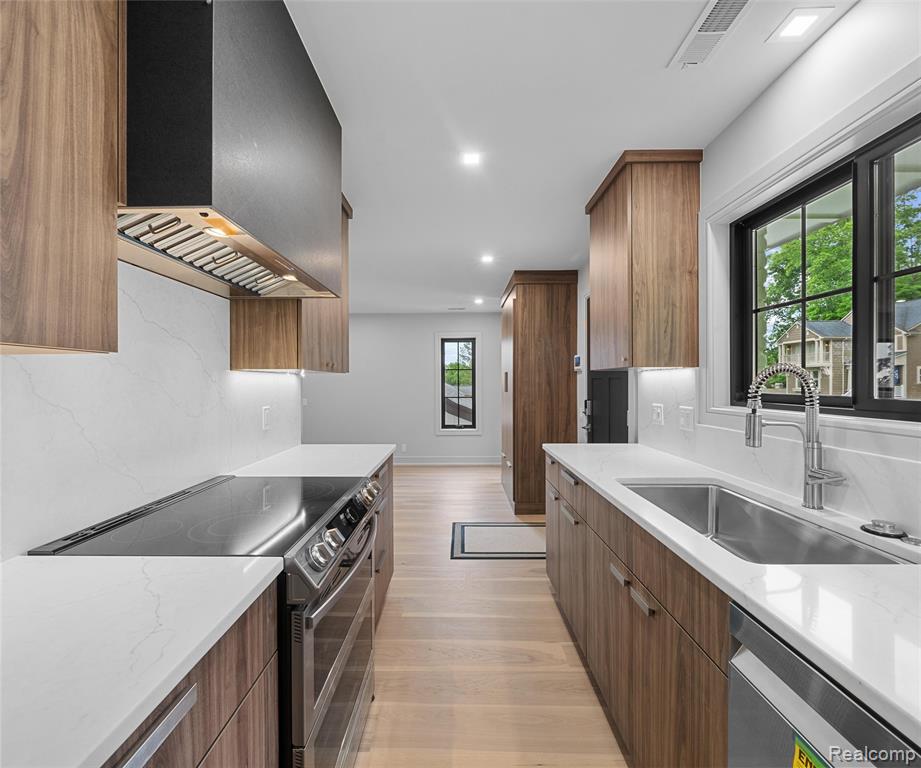466 East Street Property Photo 2
