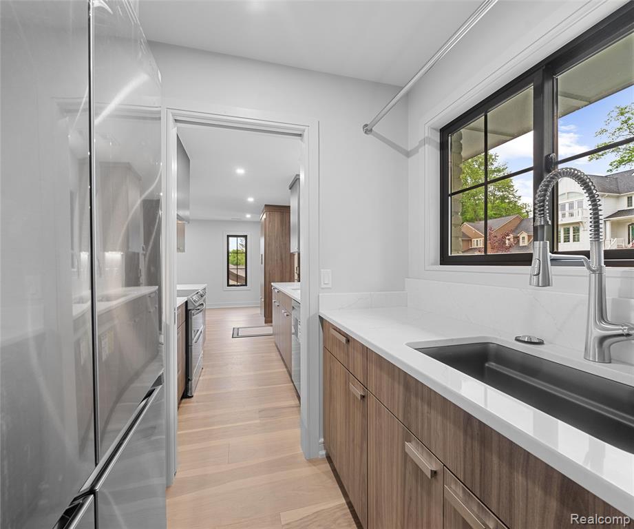 466 East Street Property Photo 4