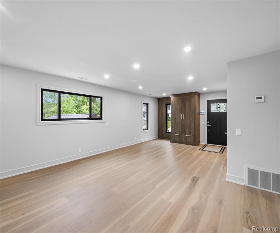 466 East Street Property Photo 6