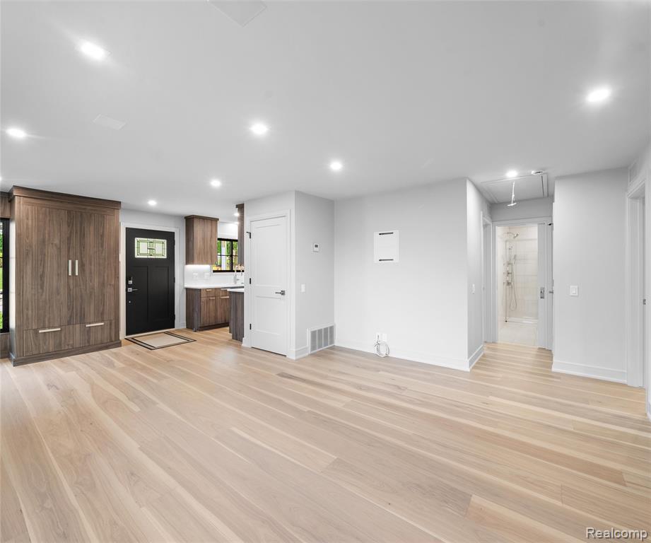 466 East Street Property Photo 7