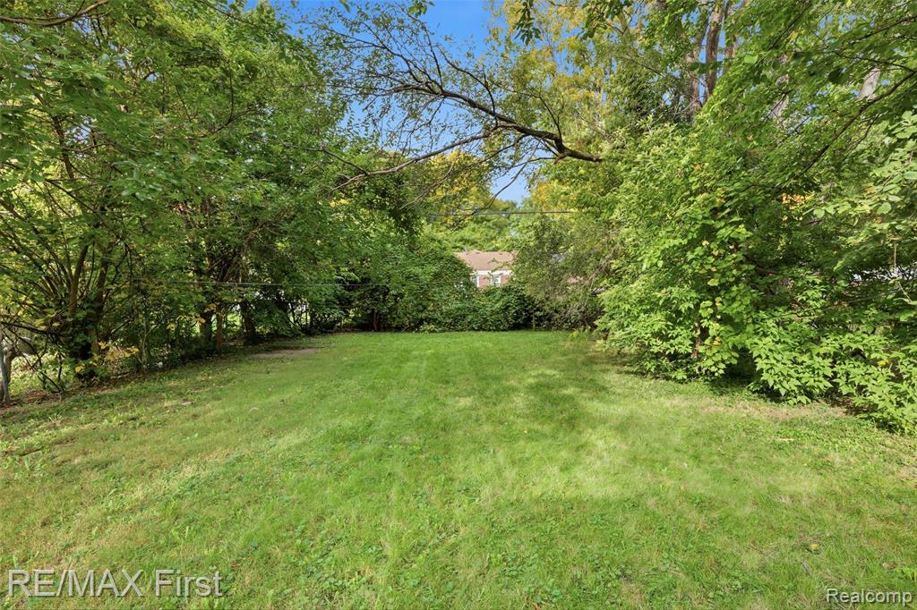 12811 Abington Avenue Property Photo 4