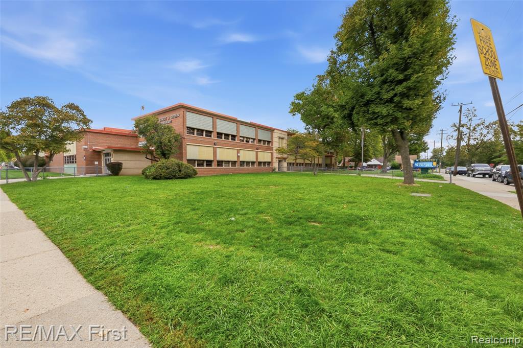 12811 Abington Avenue Property Photo 5