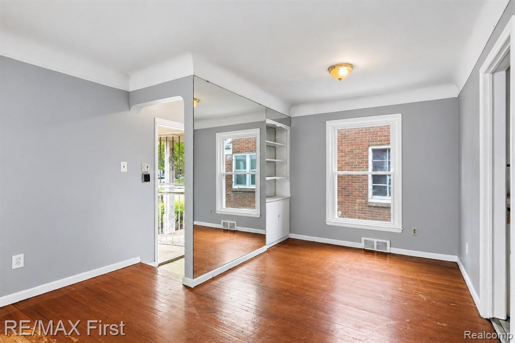 12811 Abington Avenue Property Photo 7
