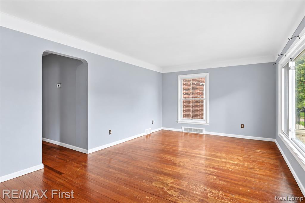 12811 Abington Avenue Property Photo 8