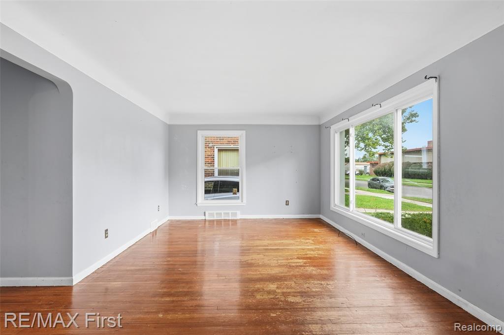 12811 Abington Avenue Property Photo 9