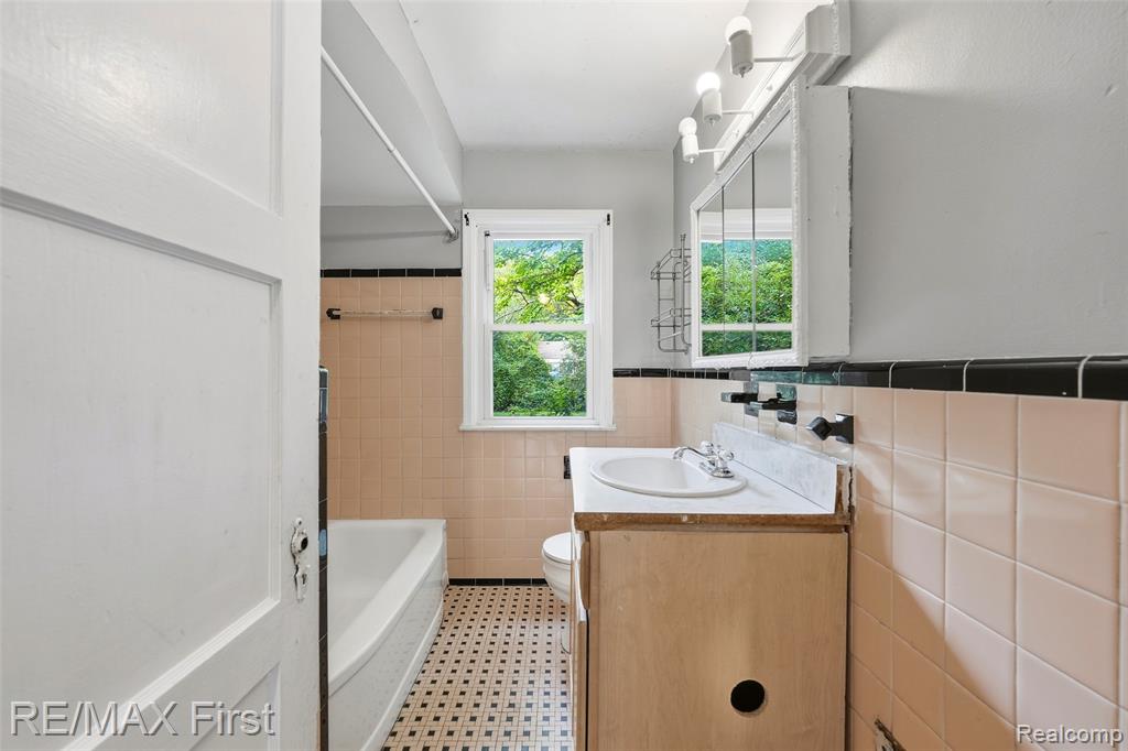12811 Abington Avenue Property Photo 13