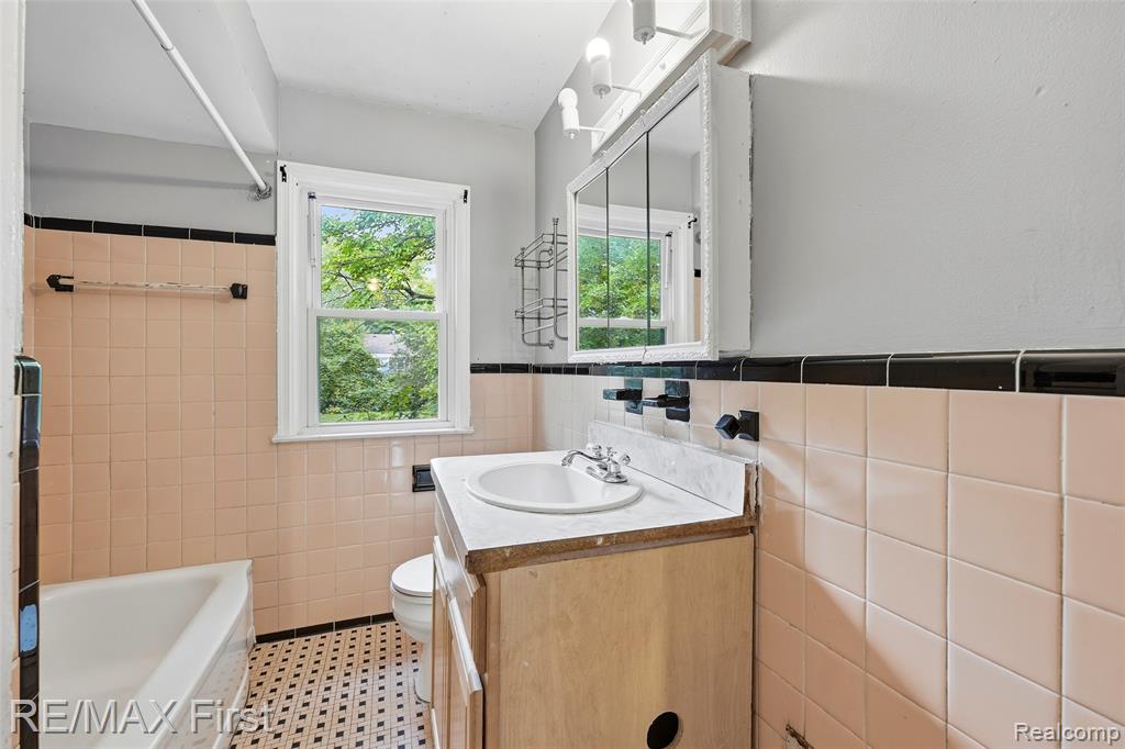12811 Abington Avenue Property Photo 14