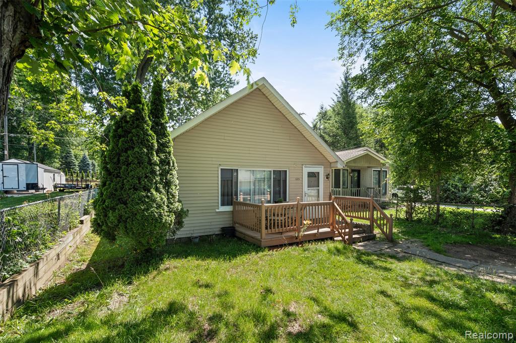 1325 E Lake Drive Property Photo 3