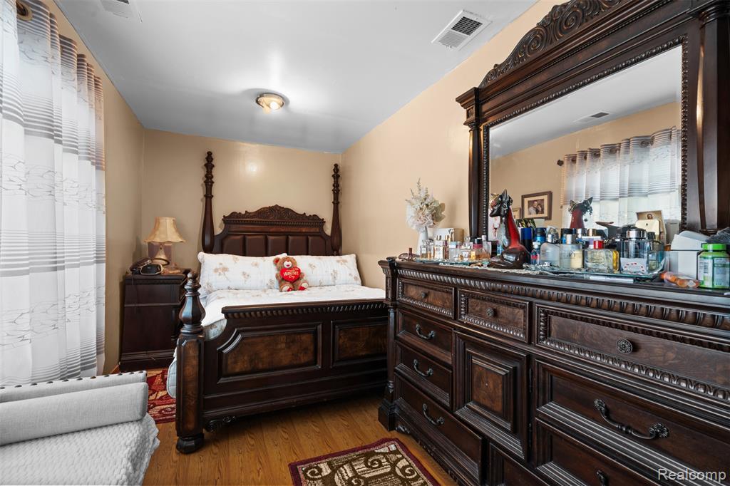 1325 E Lake Drive Property Photo 18