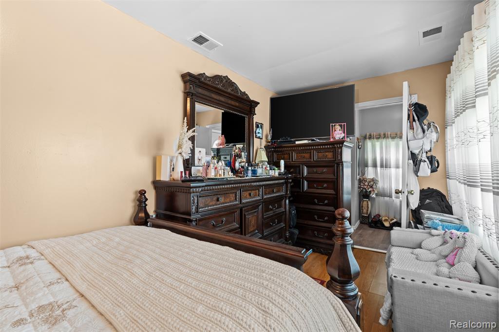 1325 E Lake Drive Property Photo 19