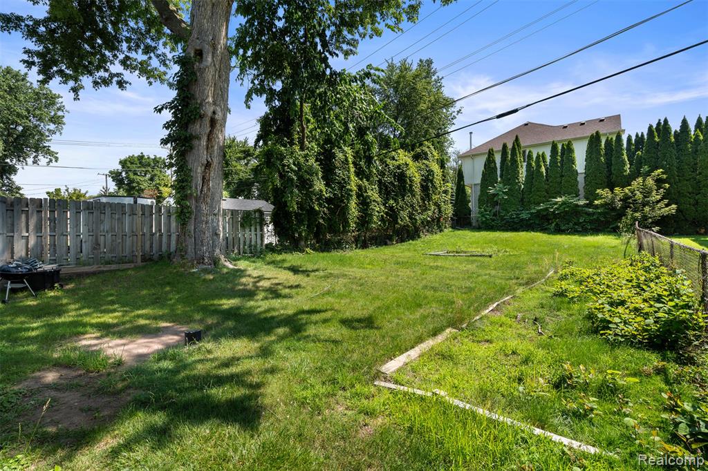 1325 E Lake Drive Property Photo 27