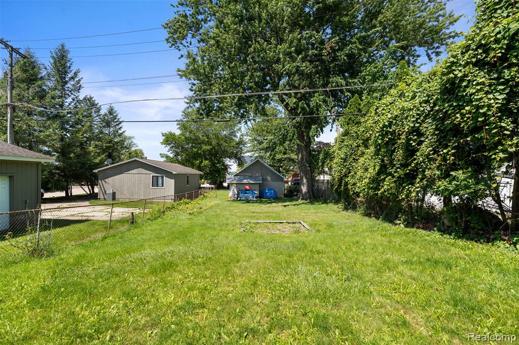 1325 E Lake Drive Property Photo 29