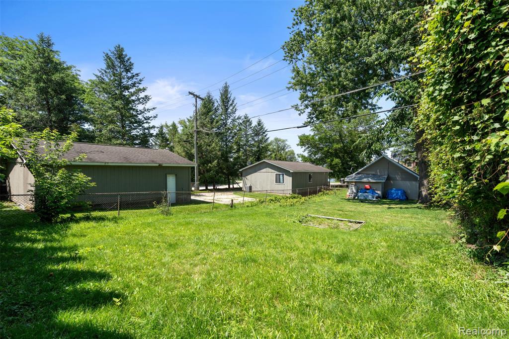 1325 E Lake Drive Property Photo 30