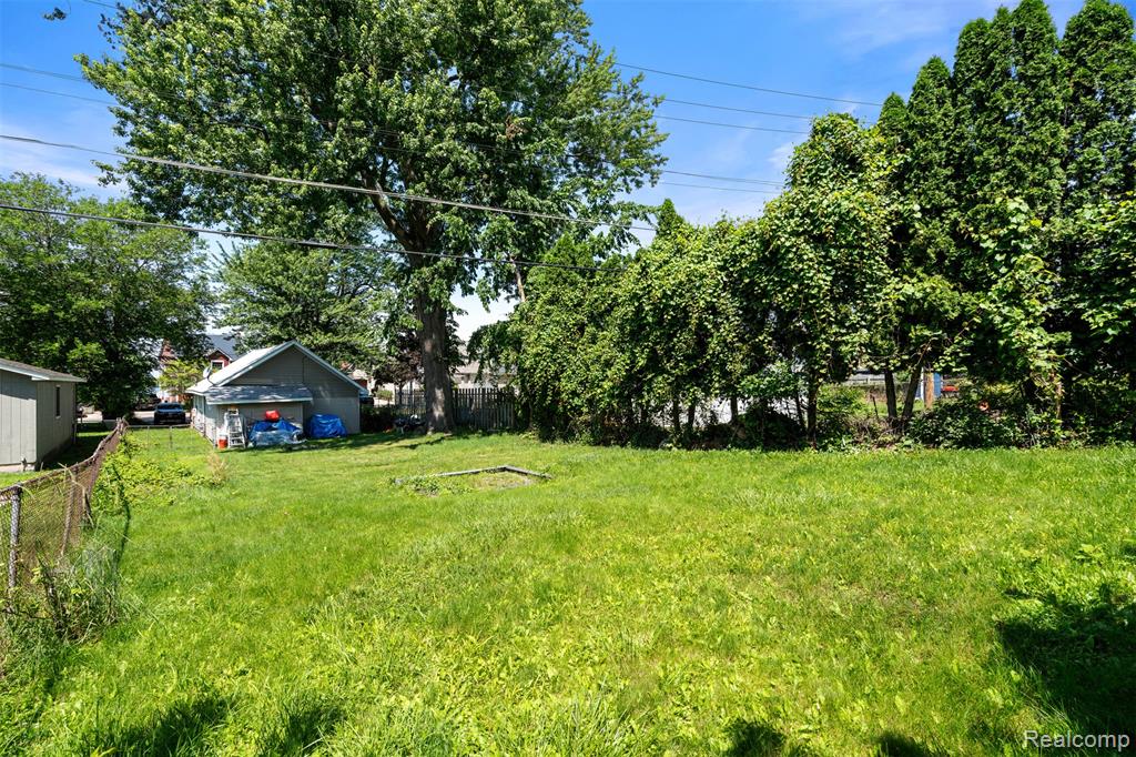 1325 E Lake Drive Property Photo 31