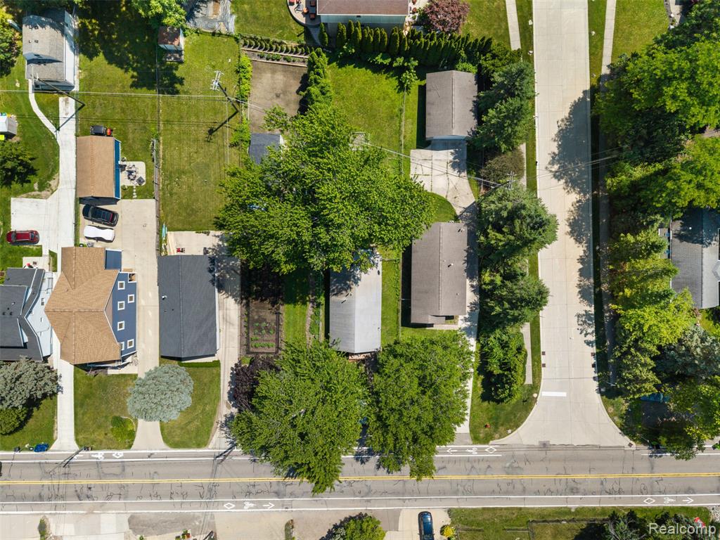 1325 E Lake Drive Property Photo 36