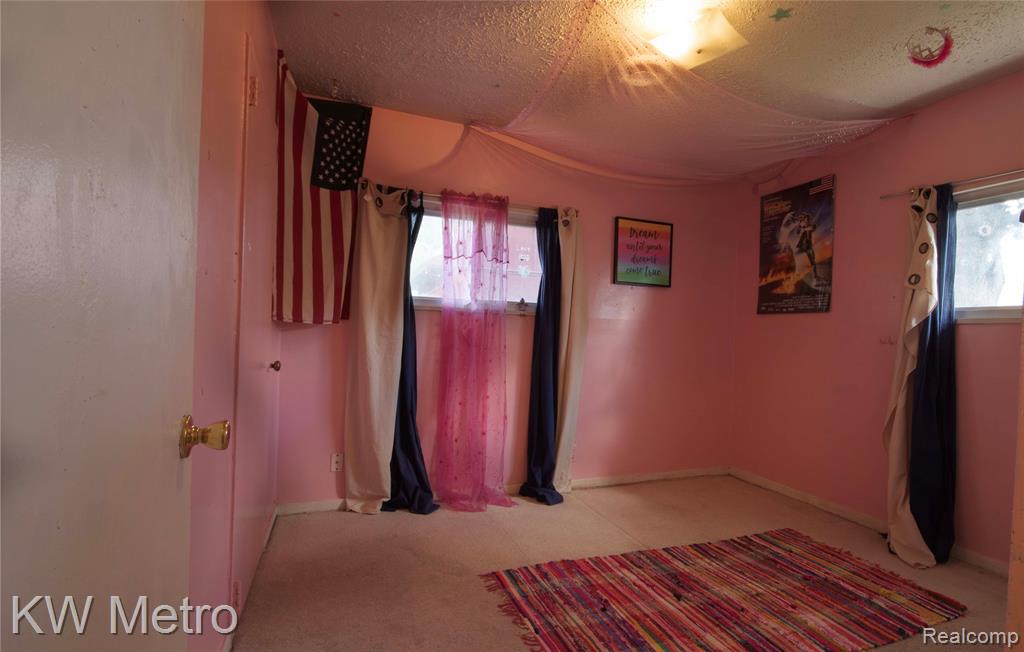 25405 Miracle Drive Property Photo 10