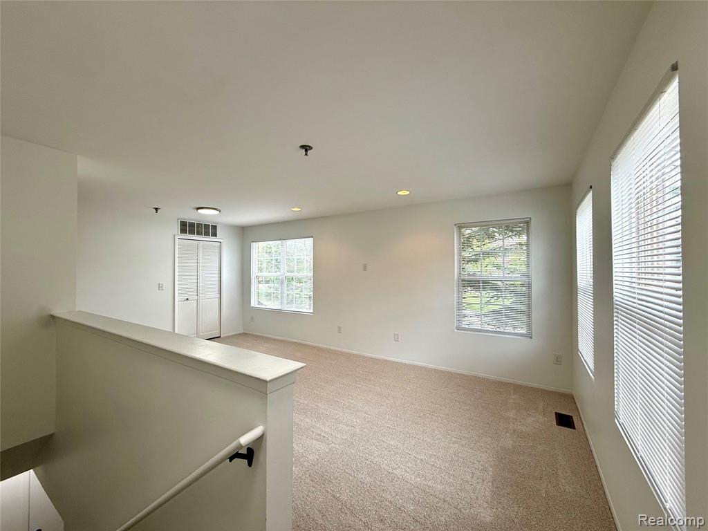 23407 Grayson Drive Property Photo 6