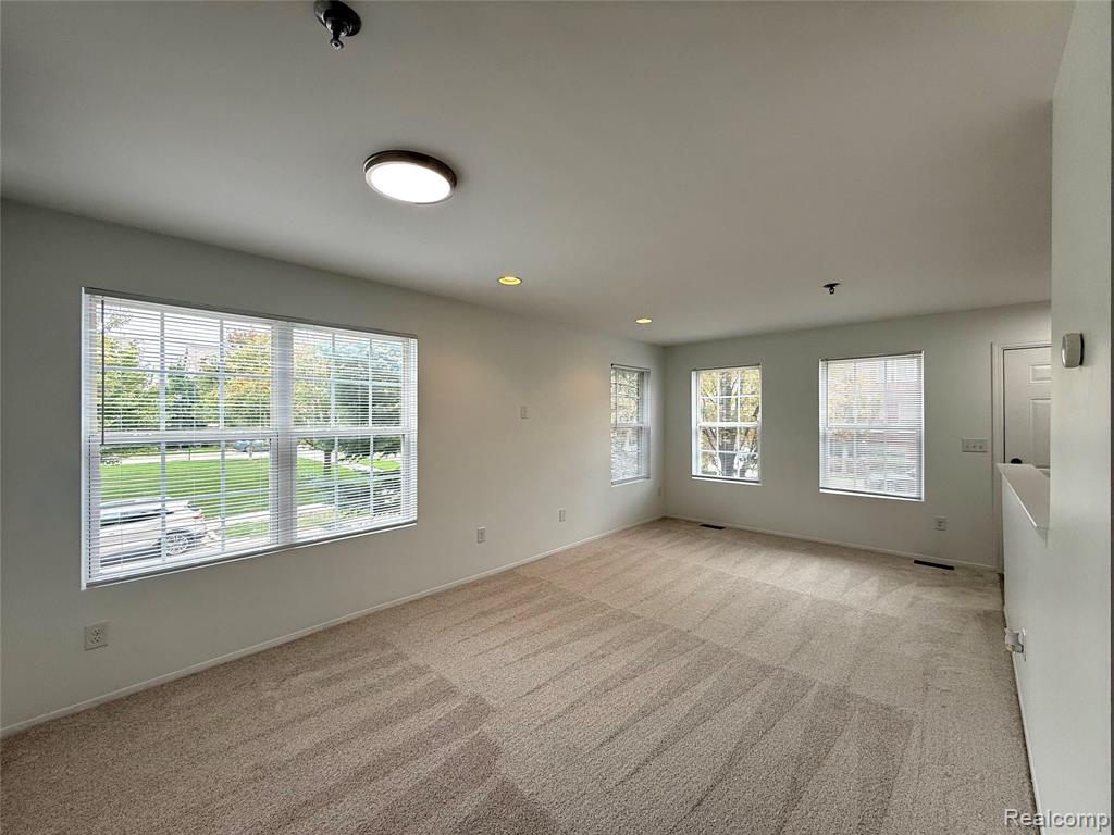 23407 Grayson Drive Property Photo 8
