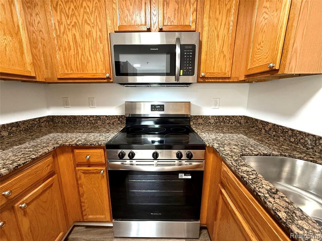 23407 Grayson Drive Property Photo 9