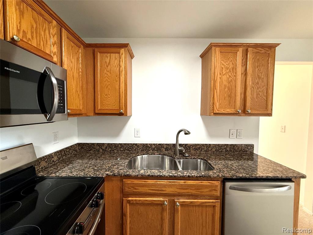 23407 Grayson Drive Property Photo 11