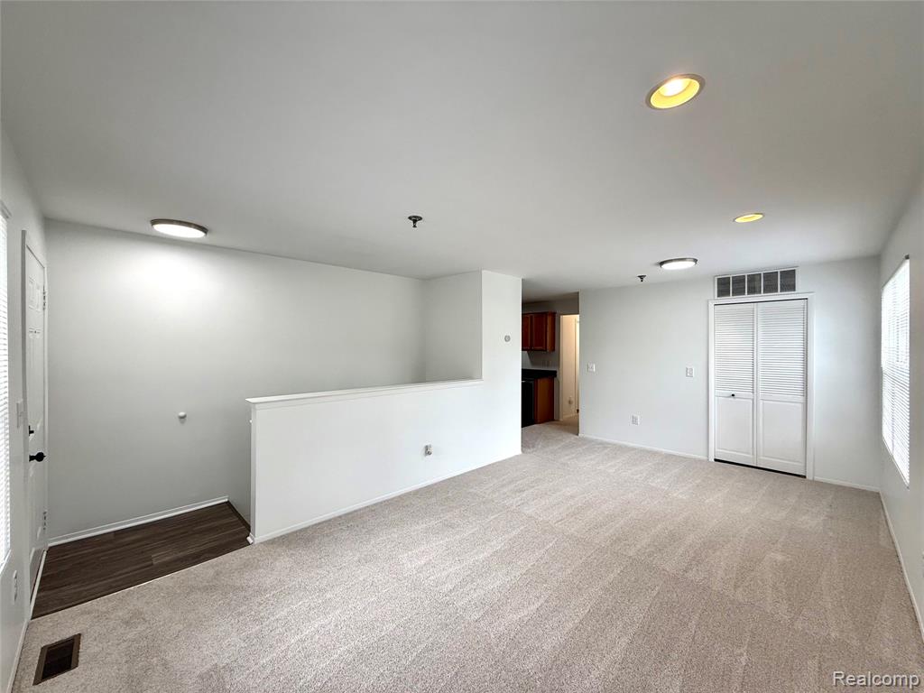 23407 Grayson Drive Property Photo 14
