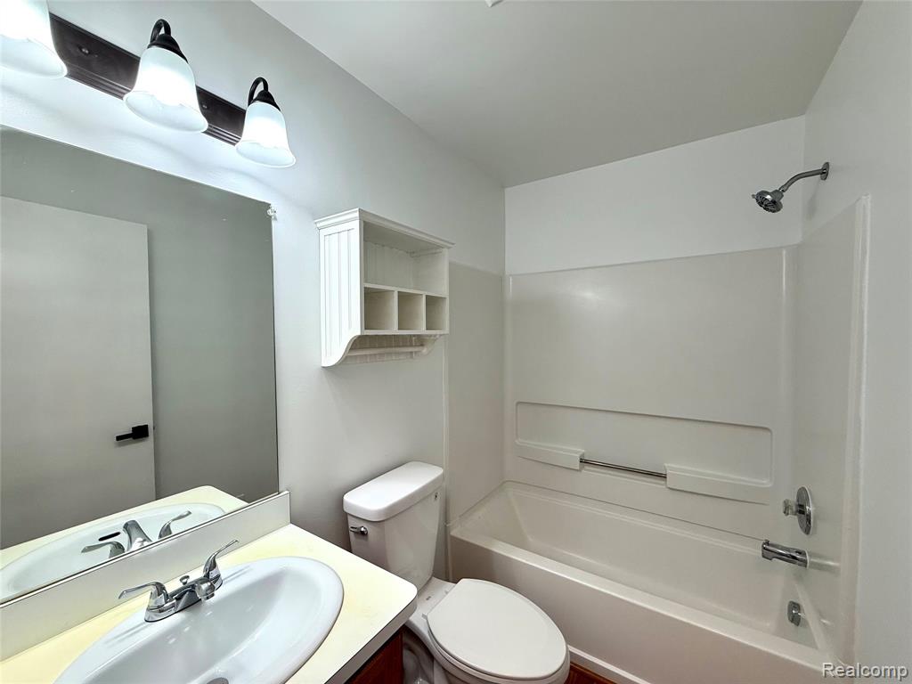 23407 Grayson Drive Property Photo 18