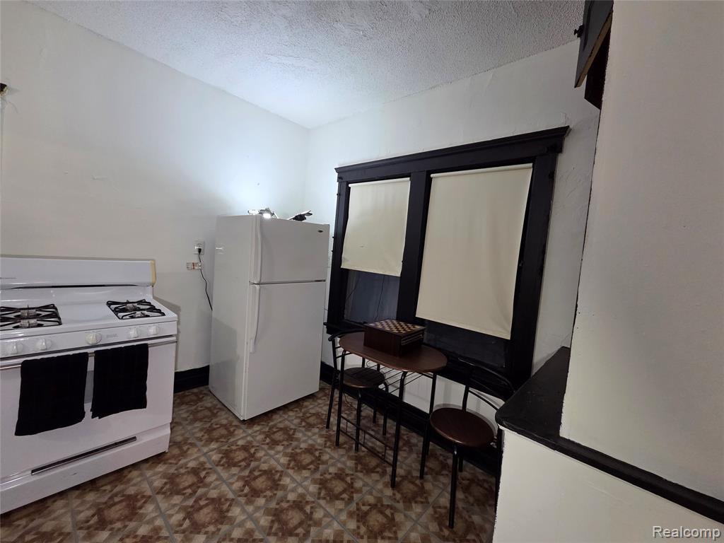 253 Grove Street Property Photo 15