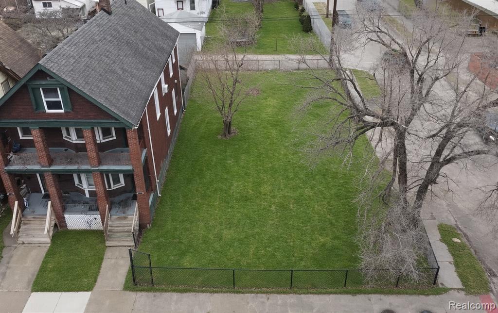 4665 Central Street Property Photo 3