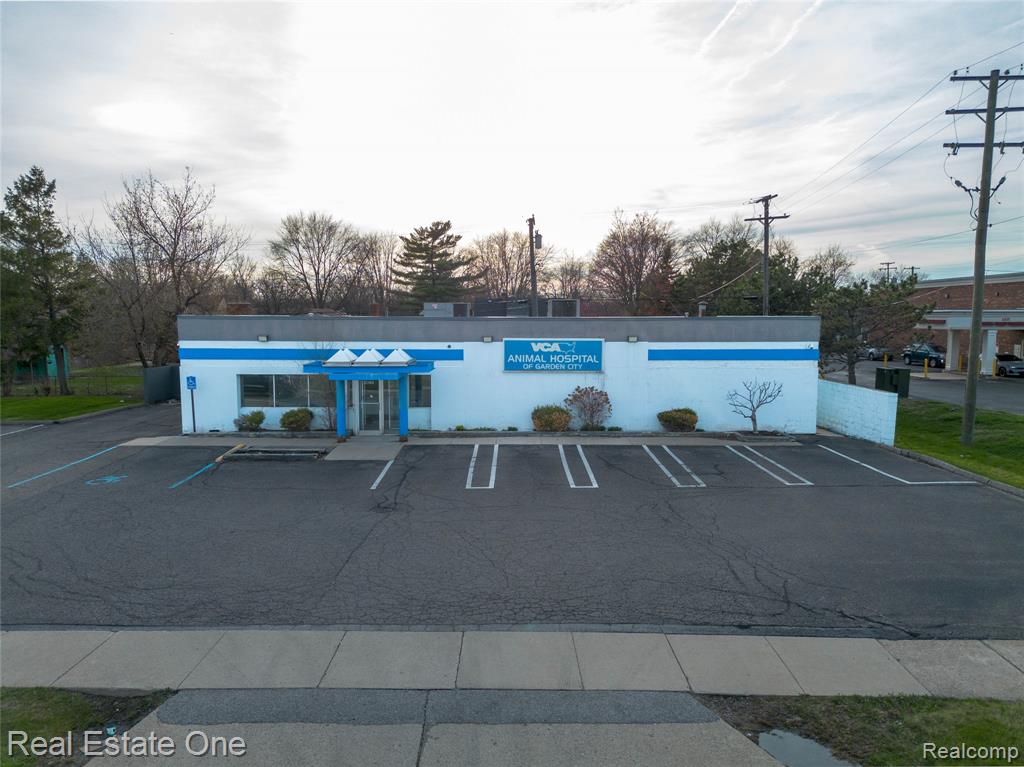2085 Inkster Road Property Photo 1