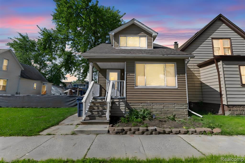 74 Pine Street Property Photo 2
