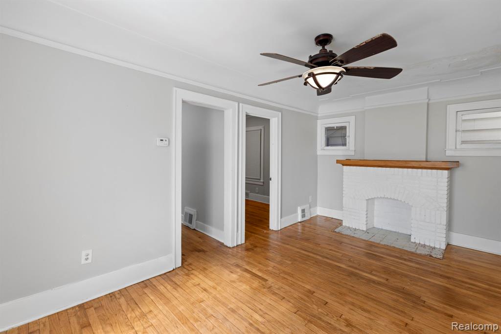 74 Pine Street Property Photo 4