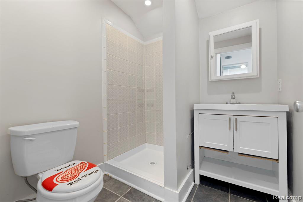 74 Pine Street Property Photo 10