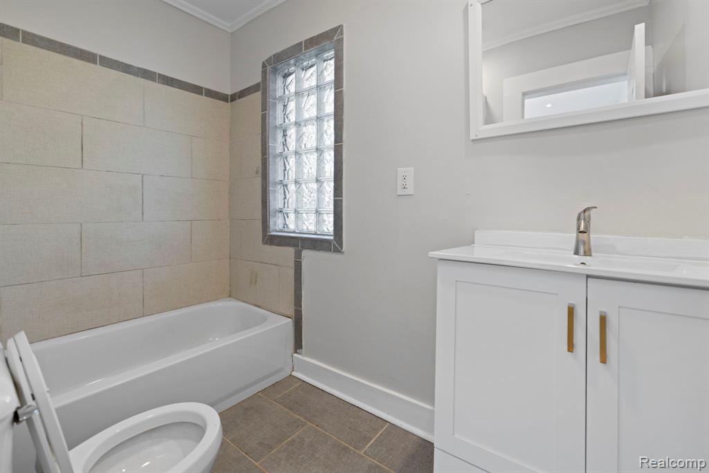 74 Pine Street Property Photo 11