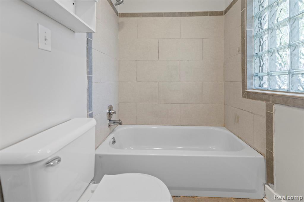 74 Pine Street Property Photo 12