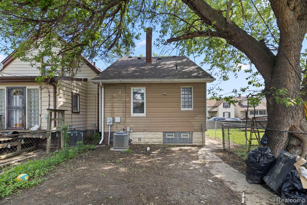 74 Pine Street Property Photo 22